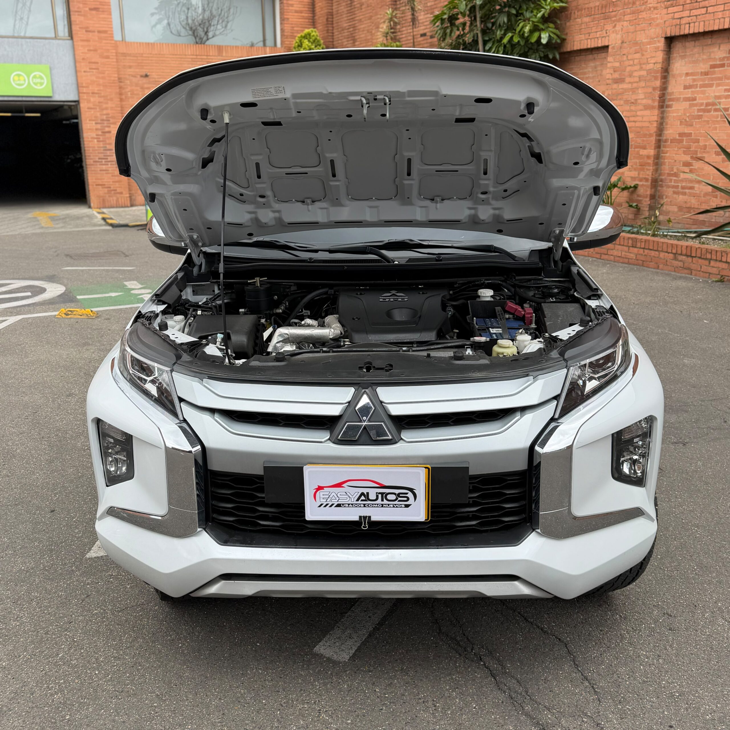 
								Mitsubishi L200 MT 2.4 4×4 2024 full									