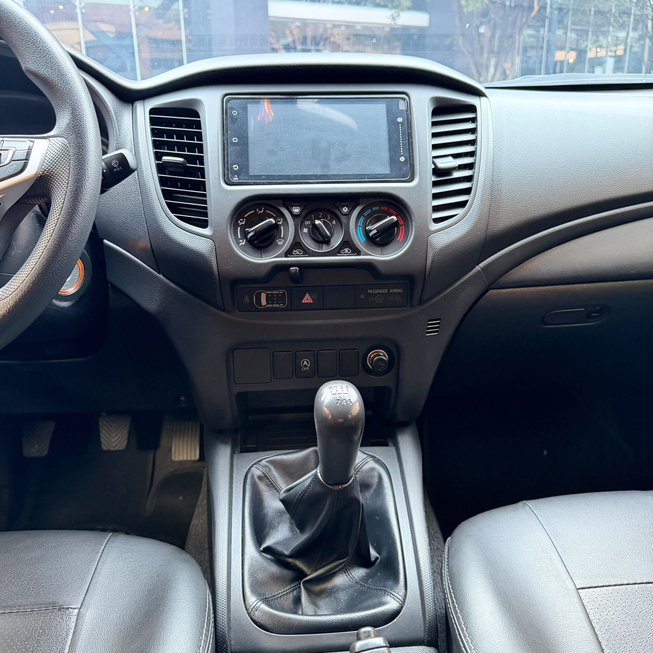 
								Mitsubishi L200 MT 2.4 4×4 2024 full									
