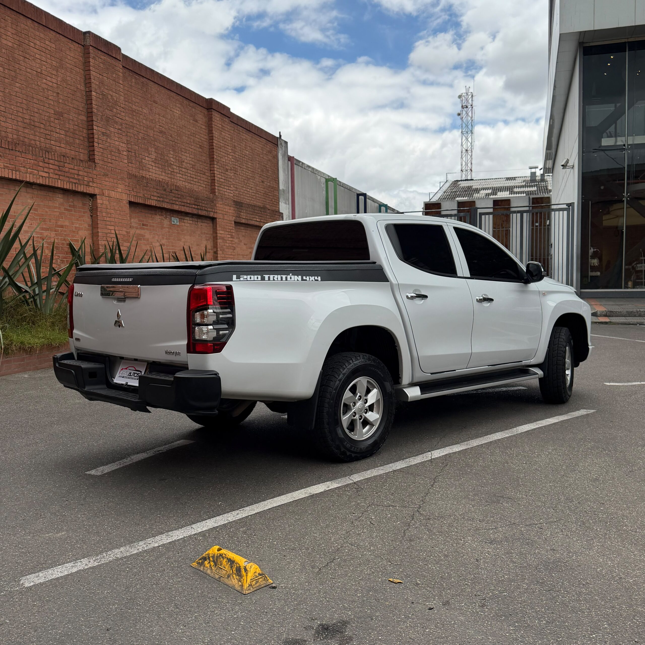 
								Mitsubishi L200 MT 2.4 4×4 2024 full									