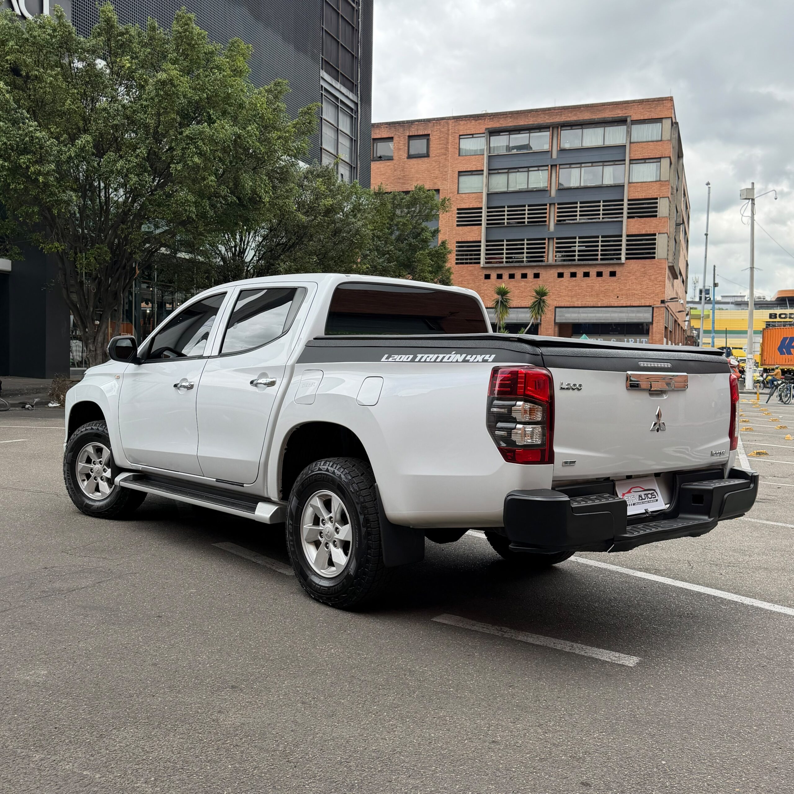 
								Mitsubishi L200 MT 2.4 4×4 2024 full									