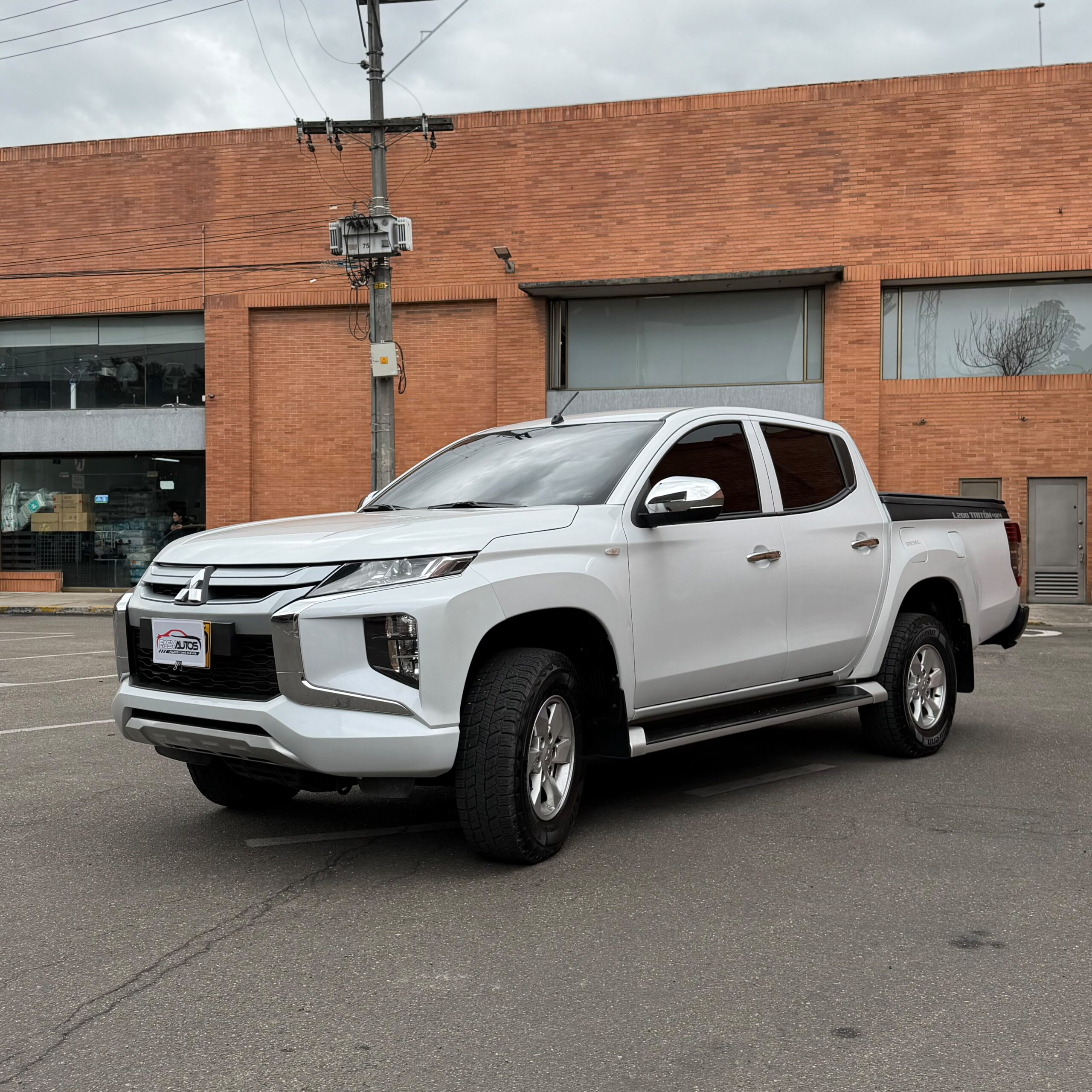 
								Mitsubishi L200 MT 2.4 4×4 2024 full									