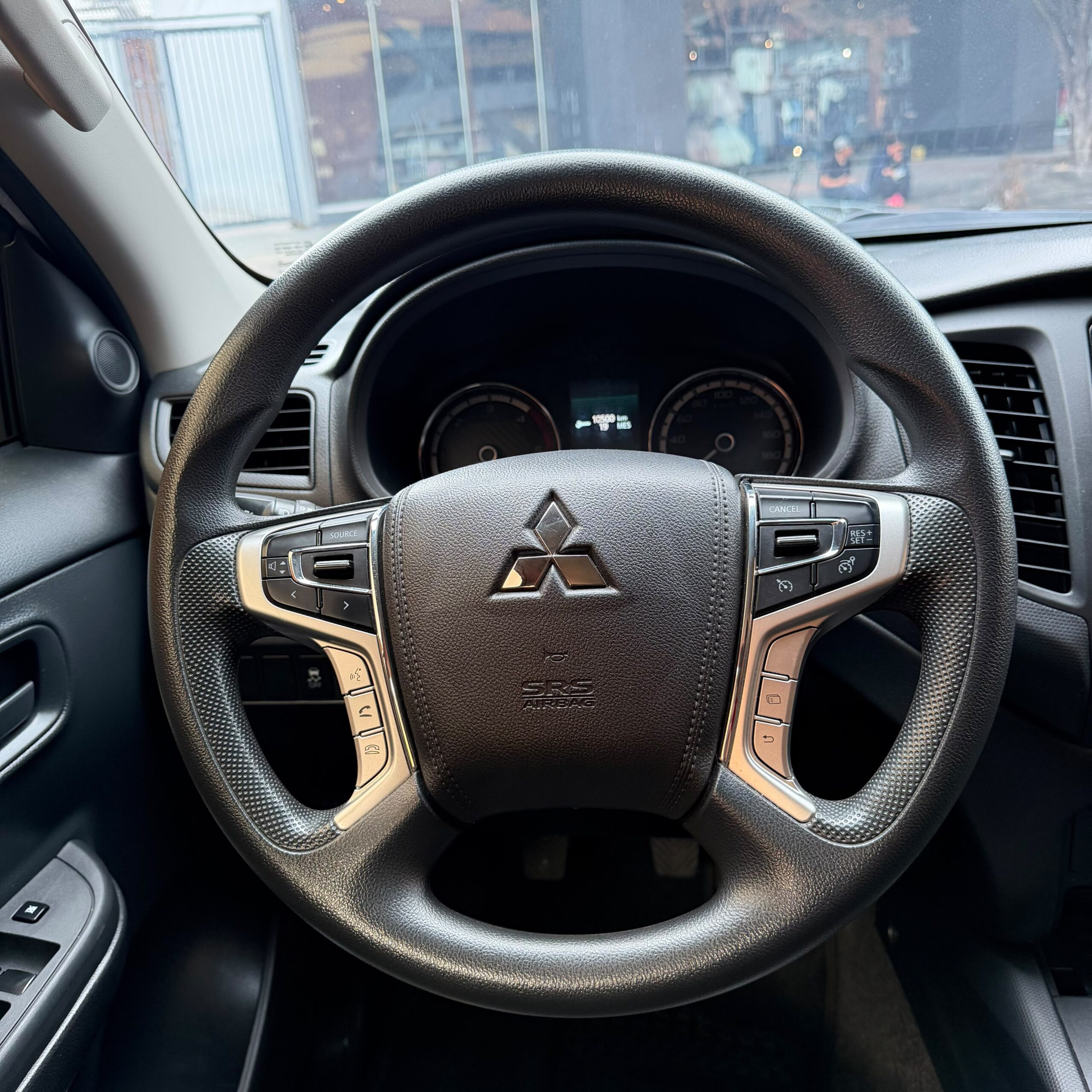 
								Mitsubishi L200 MT 2.4 4×4 2024 full									