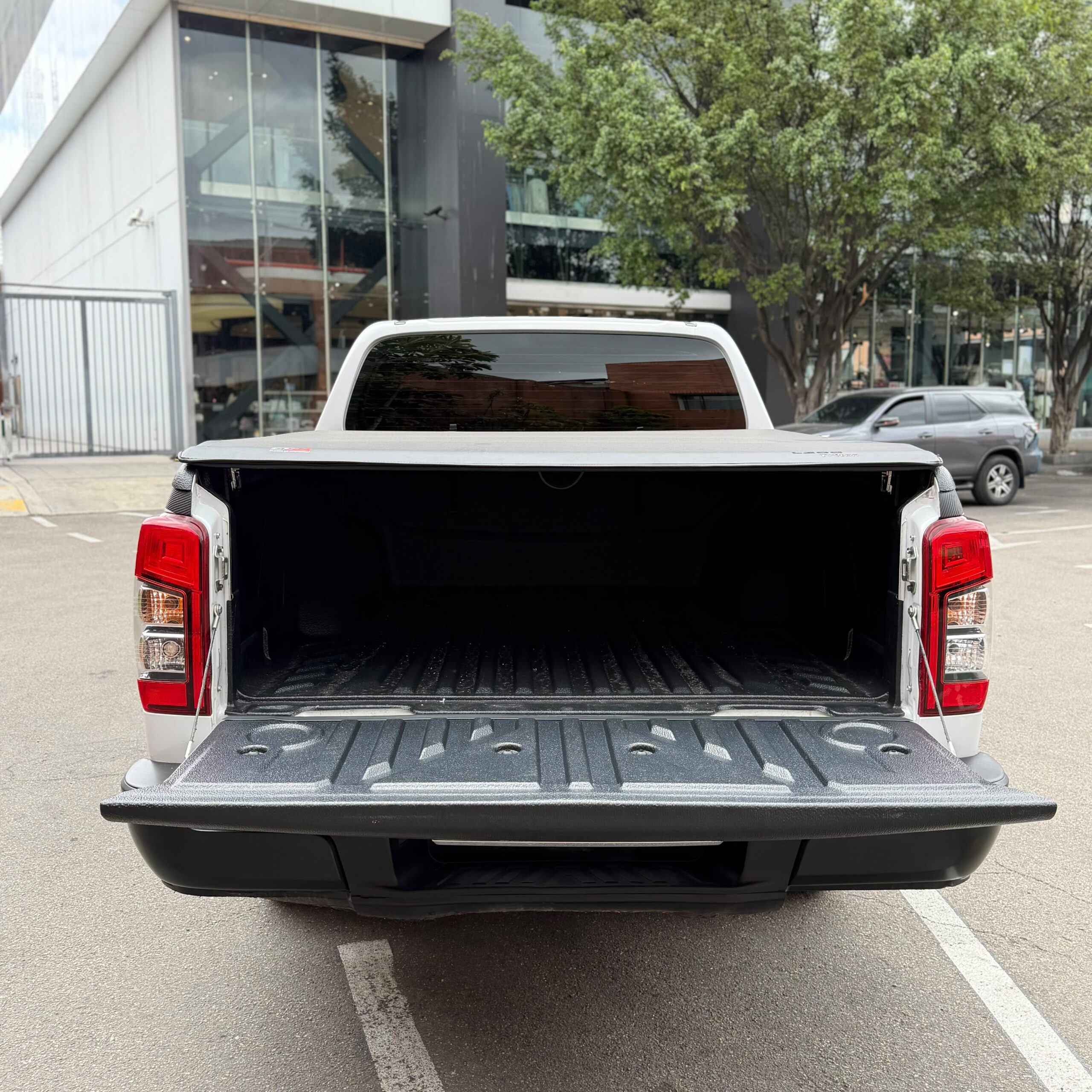 
								Mitsubishi L200 MT 2.4 4×4 2024 full									