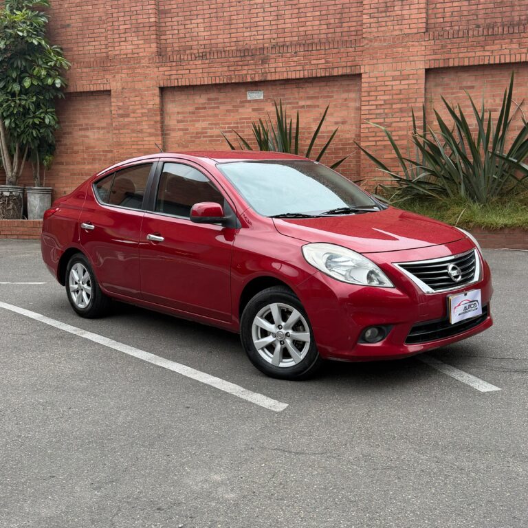 Nissan Versa AT 1.6 2012