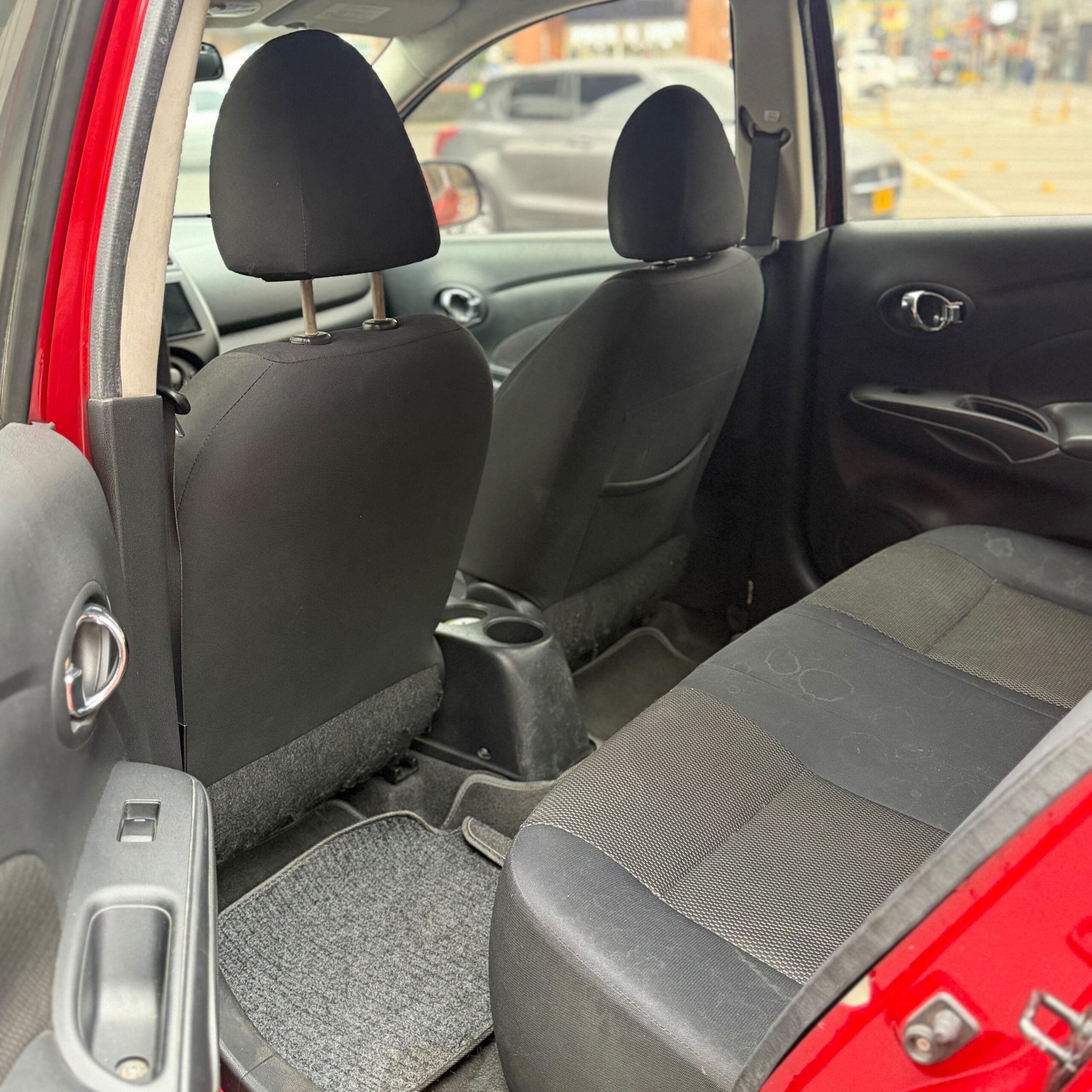 
								Nissan Versa AT 1.6 2012 full									