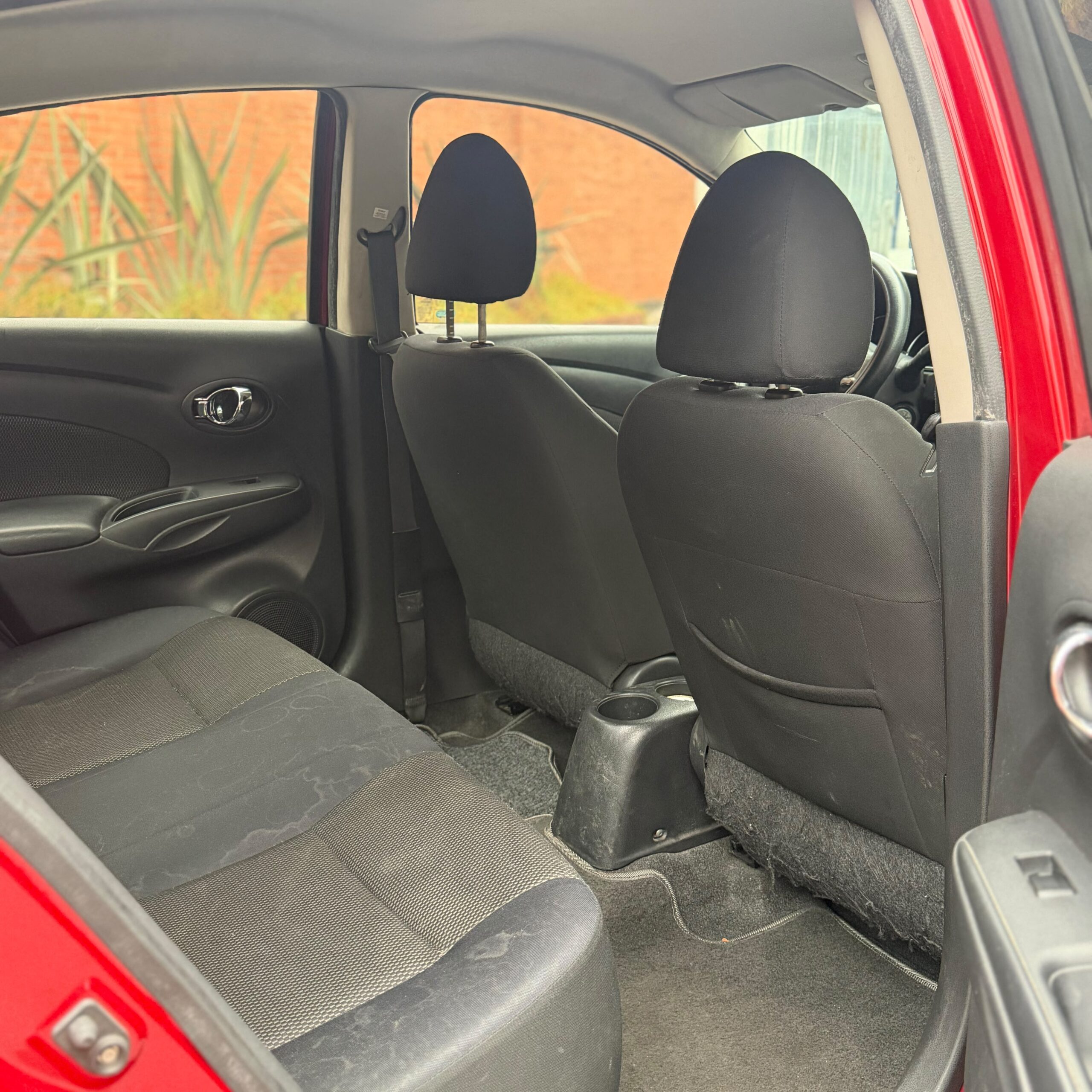 
								Nissan Versa AT 1.6 2012 full									