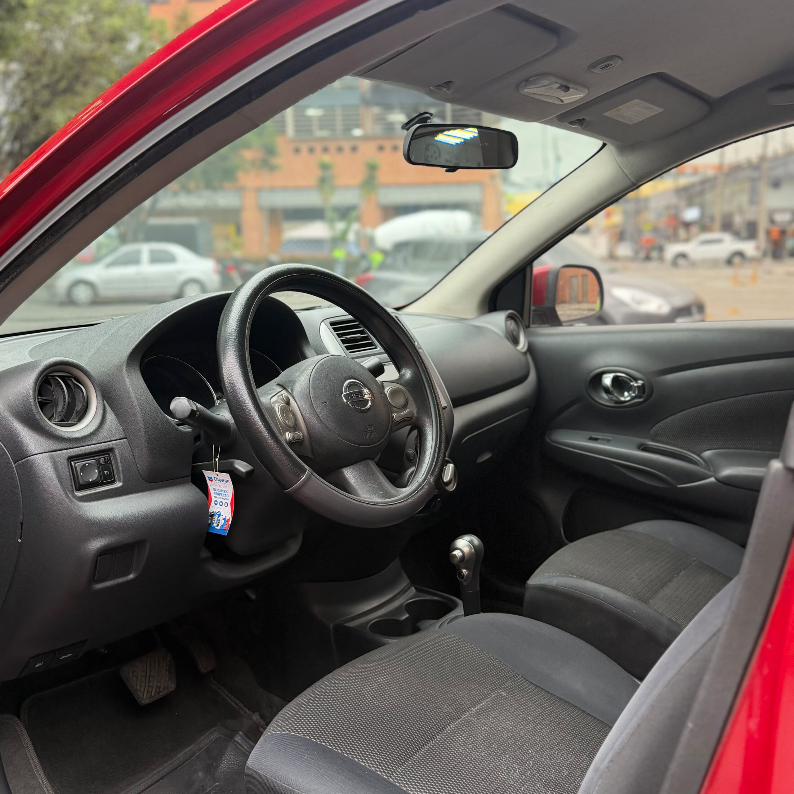 
								Nissan Versa AT 1.6 2012 full									