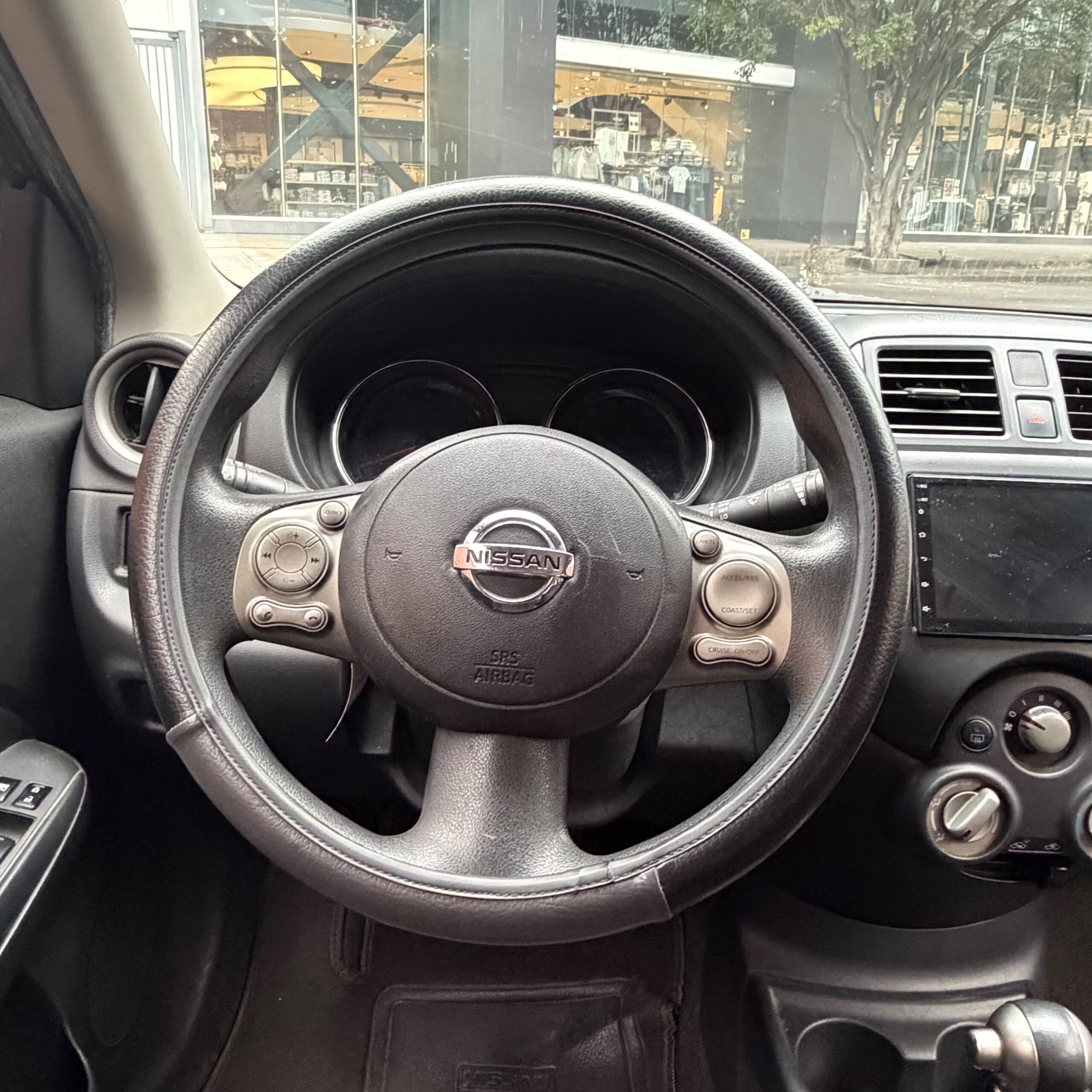 
								Nissan Versa AT 1.6 2012 full									
