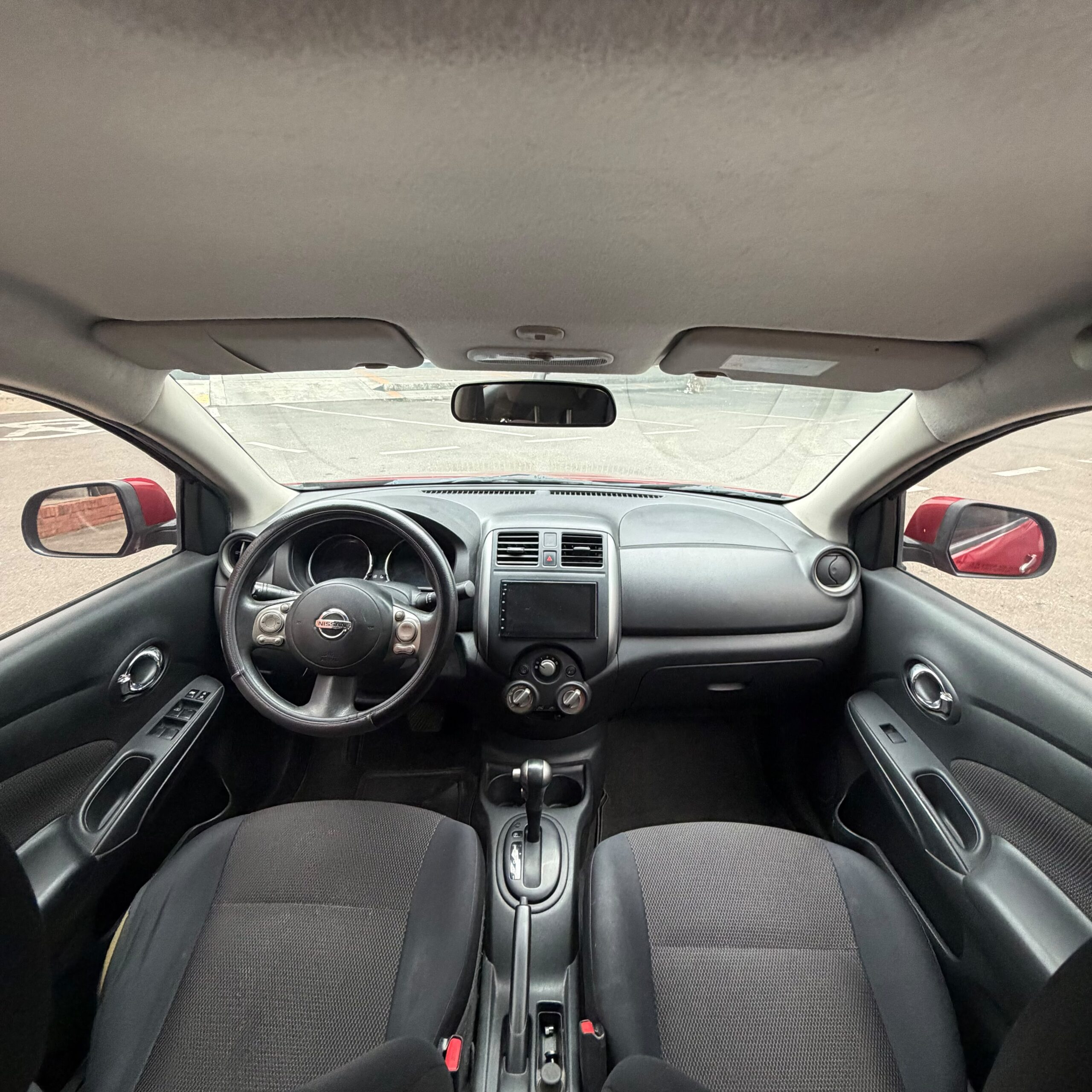 
								Nissan Versa AT 1.6 2012 full									
