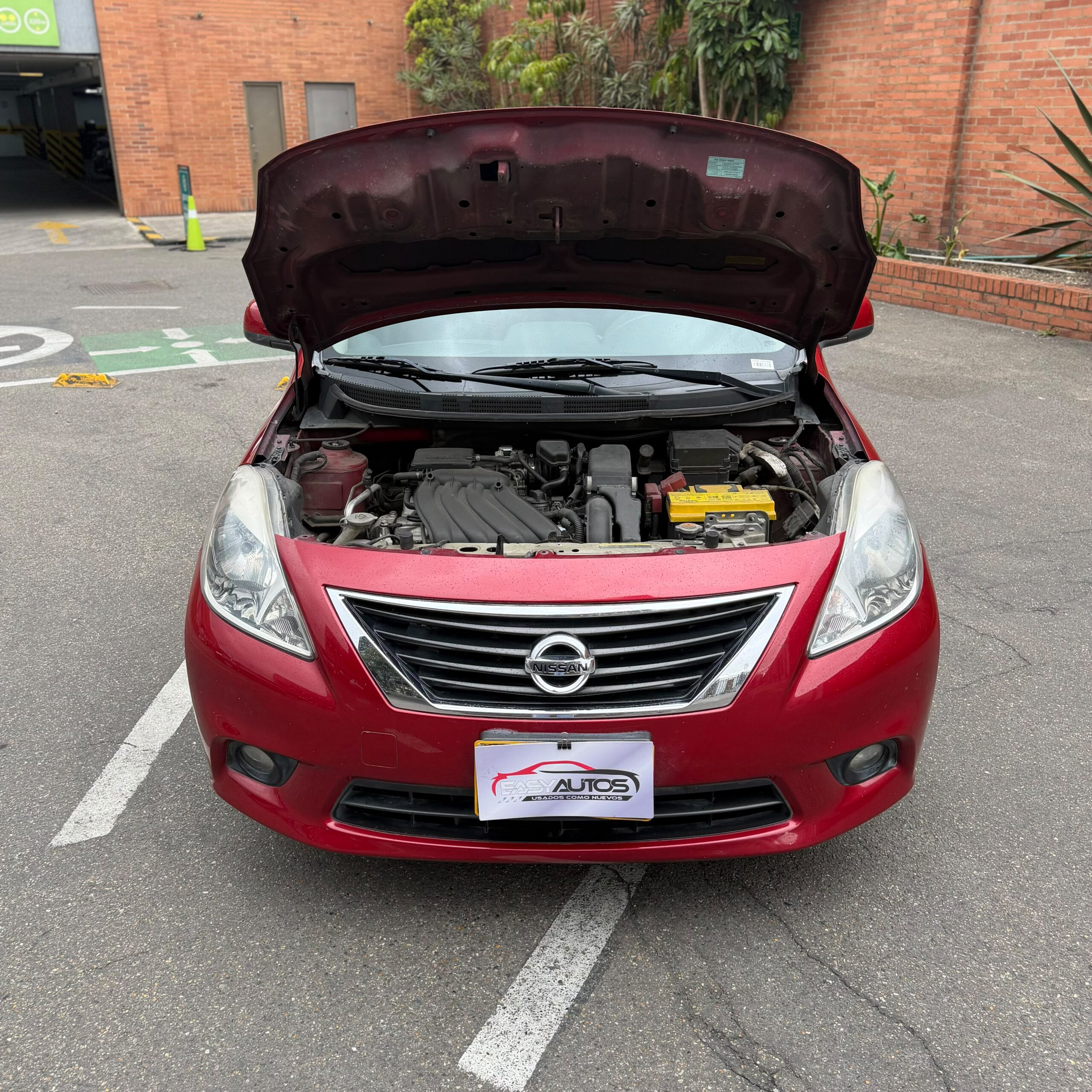 
								Nissan Versa AT 1.6 2012 full									